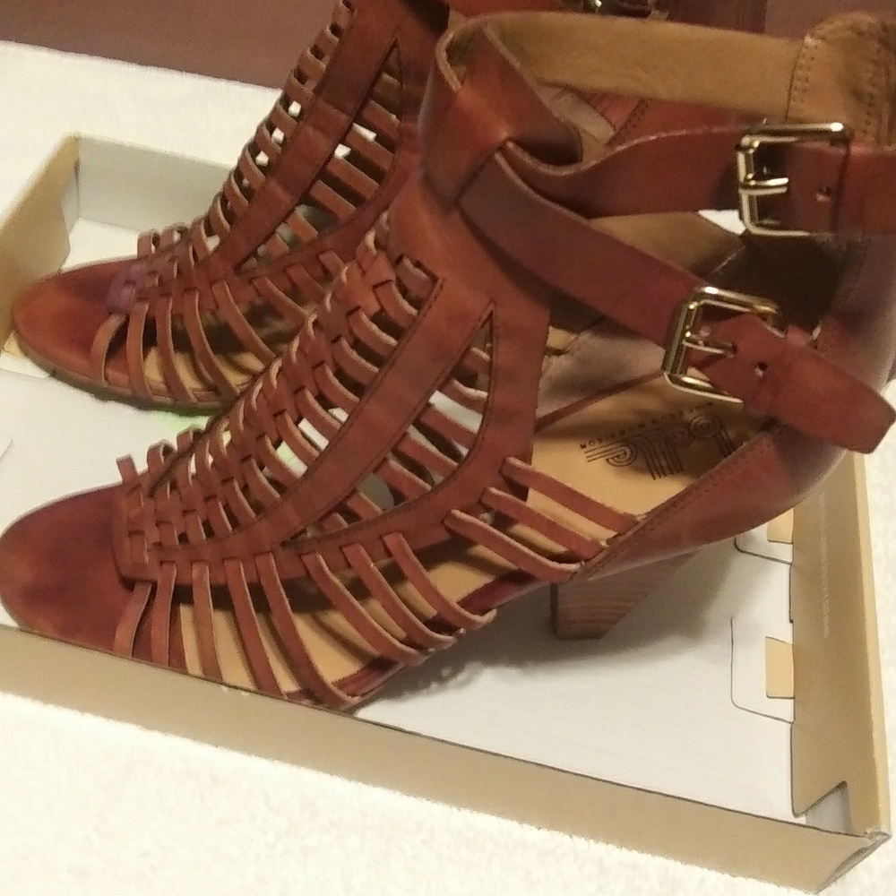 Sandals - Picture 6 of 7